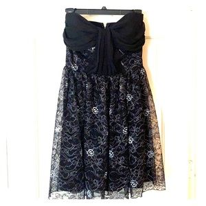 LACE STRAPLESS COCKTAIL/EVENING DRESS
